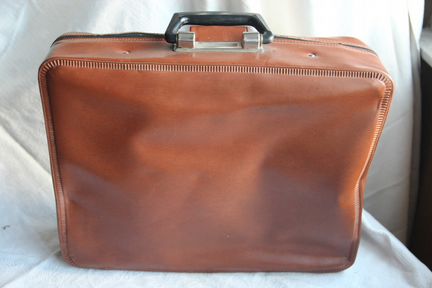 Продается дорожный чемодан 2