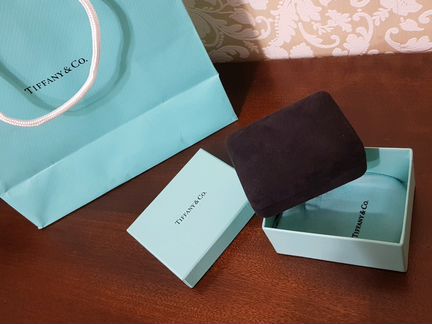 Коробка Tiffany под серьги с синим нутром