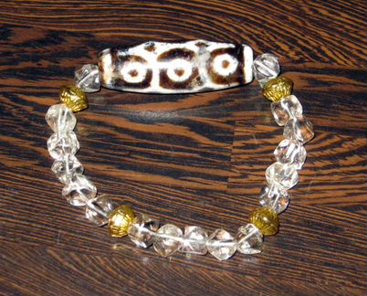 Браслет с 9-ти глазой бусиной Дзи и кварцем