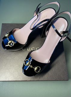 Женские лаковые босоножки Gucci