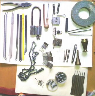 Плоскогубцы пилки коробочки ключи шланг все СССР