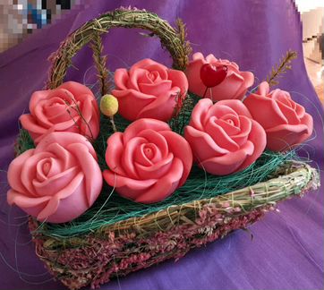 Букет цветов в корзине из мыла