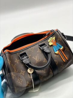 Женская кожаная сумка с аппликацией Louis Vuitton