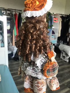 Фарфоровая кукла