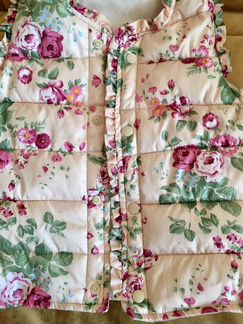 Демисезонная жилетка для девочки