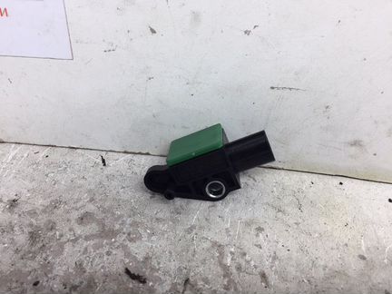Датчик удара Volkswagen Tiguan 2.0 tfsi 2011