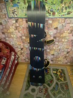 Сноуборд с креплениями и ботинками