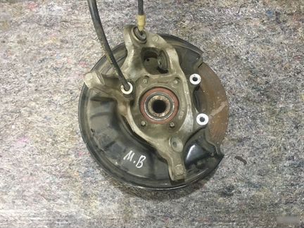 Поворотный кулак задний правый Мерседес-Бенц W204