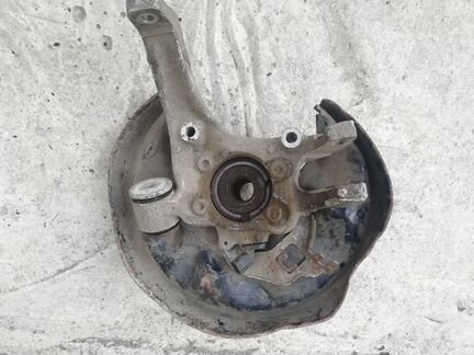 Кулак задний Audi A8 D3