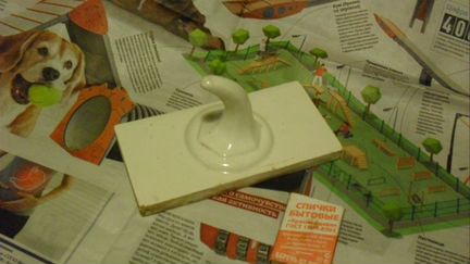 Старинный фарфоровый крючок для ванной комнаты