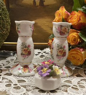 Фарфоровые подсвечники