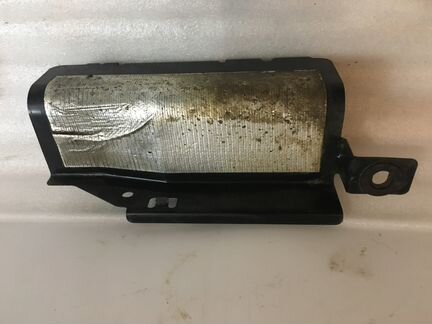 Кронштейн заднего фонаря лев Мазда сх7 EHY050160