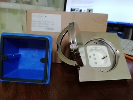 Розетка с лючком IP44 напольная Франция 