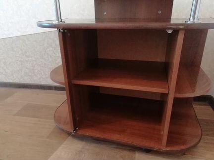 Тумба под телевизор на колёсиках